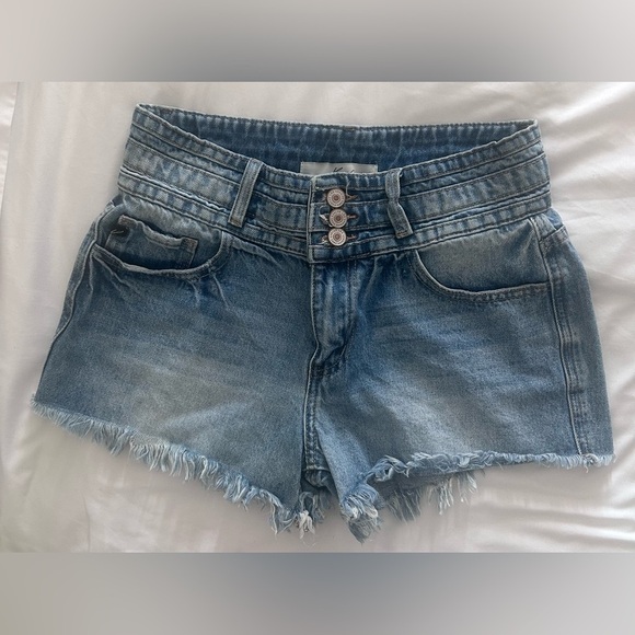 KanCan Denim Cut Off Denim Jean Shorts Size 5 NWOT - Picture 1 of 5